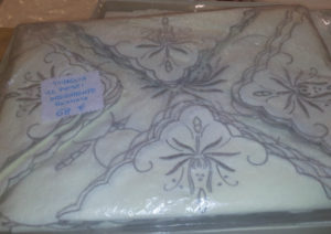 Tovaglia 12 posti interamente ricamata -  68 €
