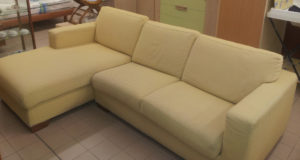 Divano con penisola cm. 240 x 160 con letto cm.120 con rete elettrosaldata, completamente sfoderabile - € 259