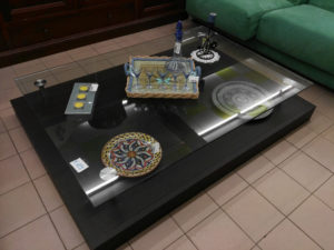 Tavolino basso con piano in vetro140x100 - € 105