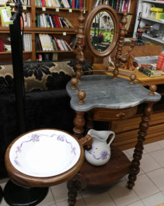 Set toeletta con catino e brocca originali - € 239