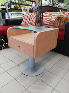 Comodino singolo con piano in vetro - € 29.90