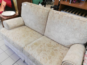 Divano in tessuto damascato con letto matrimoniale 165 cm - € 185