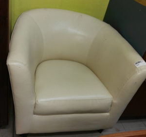 Poltroncina in pelle 49 €