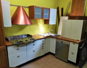 Cucina angolare (modificabile) completa di tutti gli elettrodomestici, lavello angolare acciaio - € 550